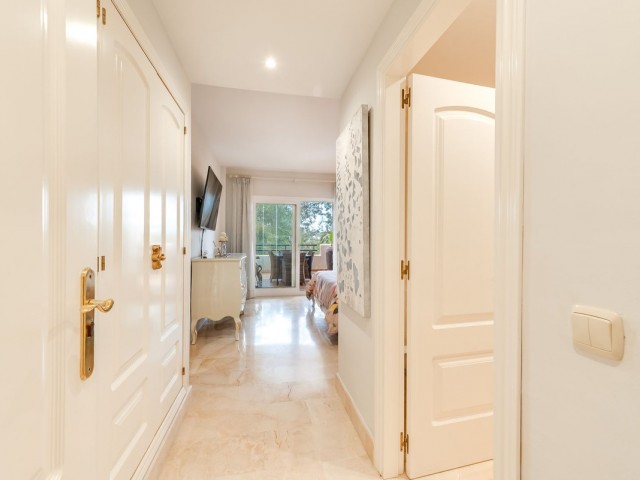 3 Bedrooms Apartment in Elviria