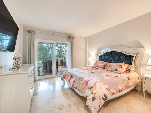 3 Bedrooms Apartment in Elviria