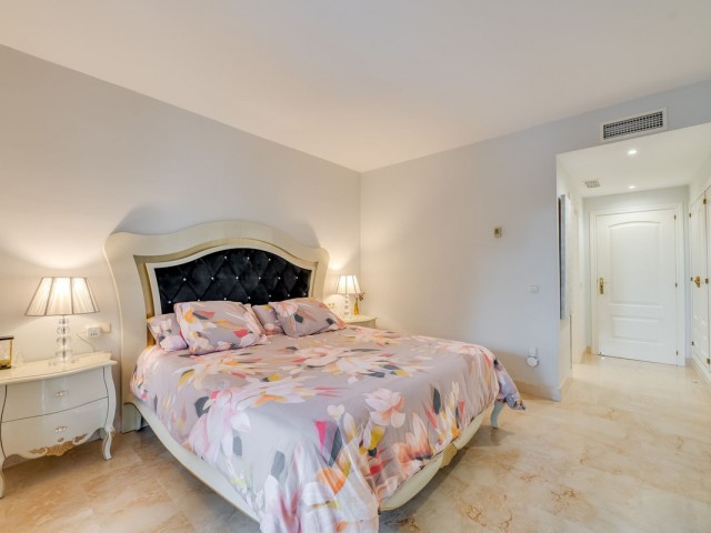 3 Bedrooms Apartment in Elviria