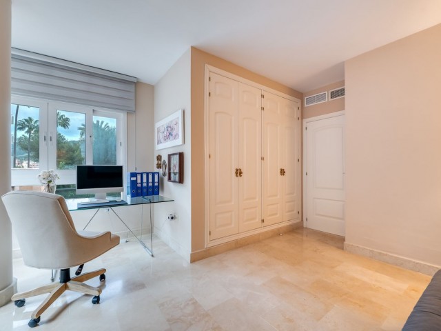 3 Bedrooms Apartment in Elviria
