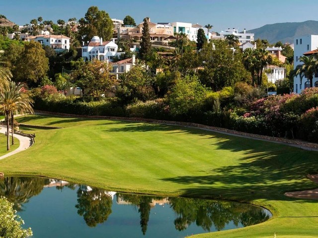 2 Bedrooms Apartment in Benahavís