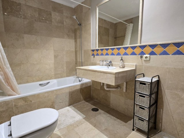 Apartamento con 3 Dormitorios  en Aloha