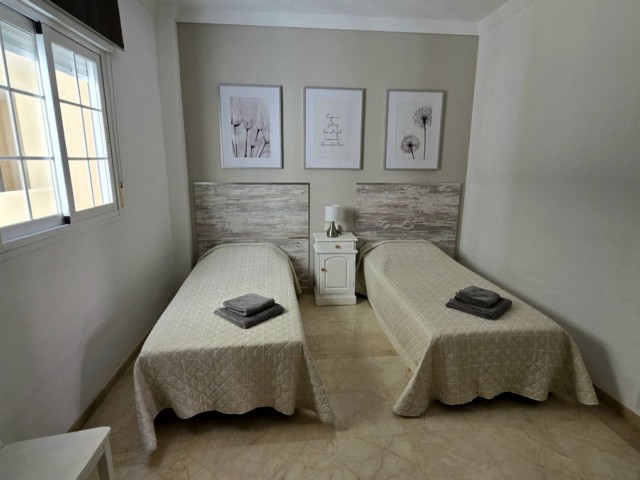 Apartamento con 3 Dormitorios  en Aloha