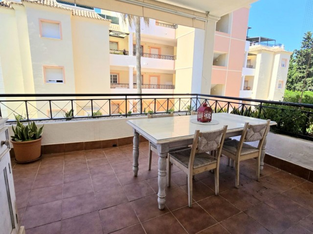 Apartamento con 3 Dormitorios  en Aloha
