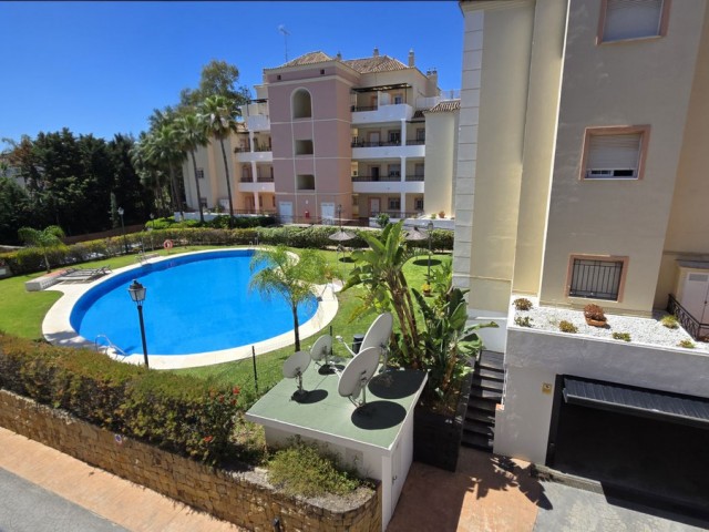 Apartamento con 3 Dormitorios  en Aloha