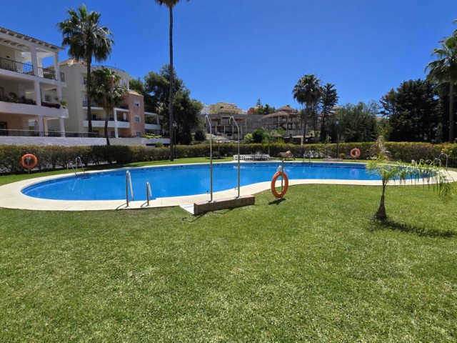 Apartamento con 3 Dormitorios  en Aloha