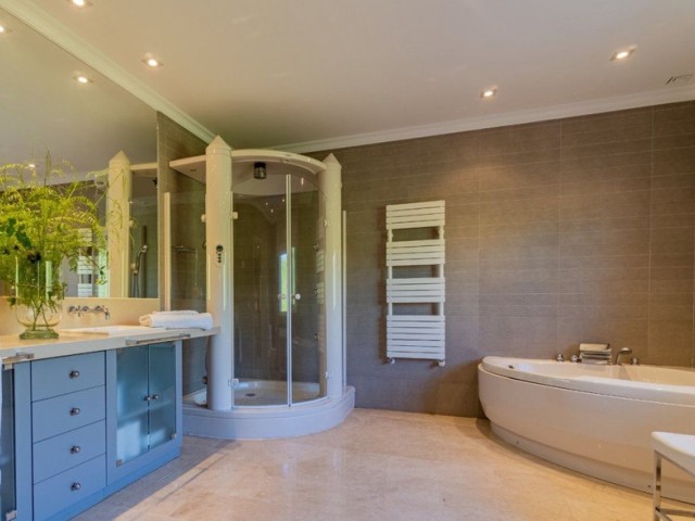 5 Bedrooms Villa in Sotogrande