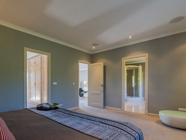 5 Bedrooms Villa in Sotogrande