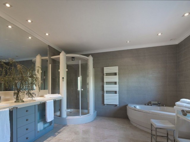 5 Bedrooms Villa in Sotogrande