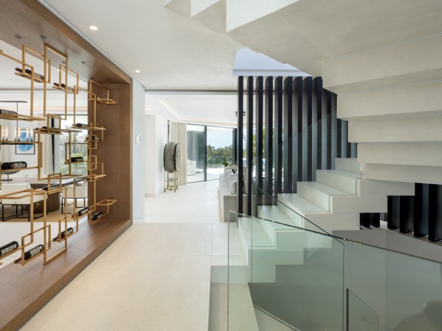 5 Bedrooms Villa in Benahavís