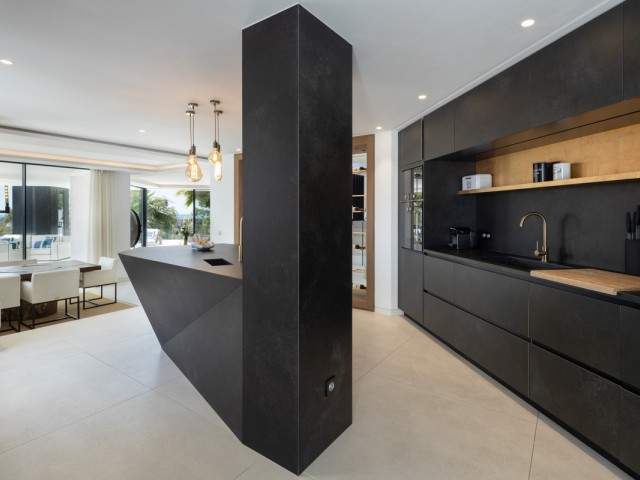 5 Bedrooms Villa in Benahavís