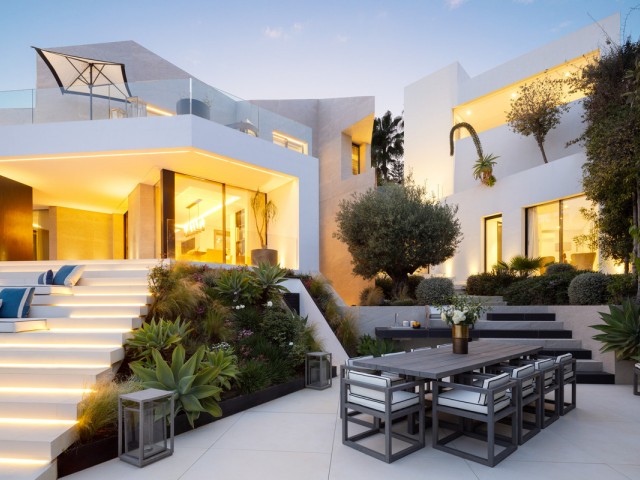 5 Bedrooms Villa in Benahavís