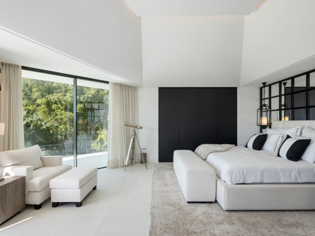5 Bedrooms Villa in Benahavís