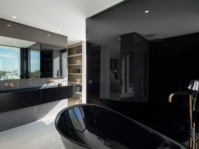 5 Bedrooms Villa in Benahavís