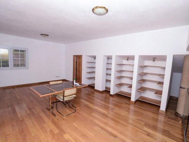 5 Bedrooms Villa in Sotogrande