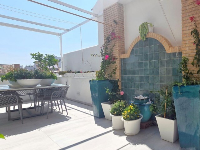 Villa con 4 Dormitorios  en Benalmadena Pueblo