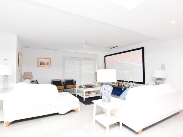 Villa con 4 Dormitorios  en Benalmadena Pueblo