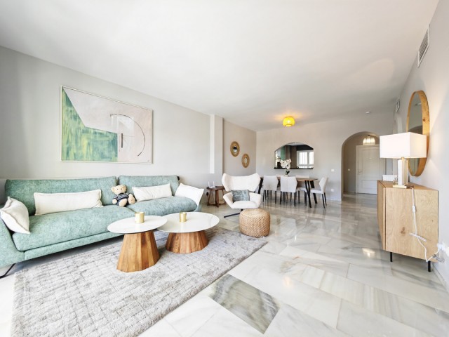 Apartamento con 2 Dormitorios  en Puerto de Cabopino