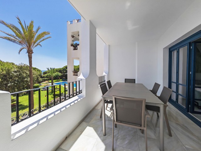 Apartamento con 2 Dormitorios  en Puerto de Cabopino