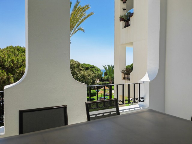 Apartamento con 2 Dormitorios  en Puerto de Cabopino