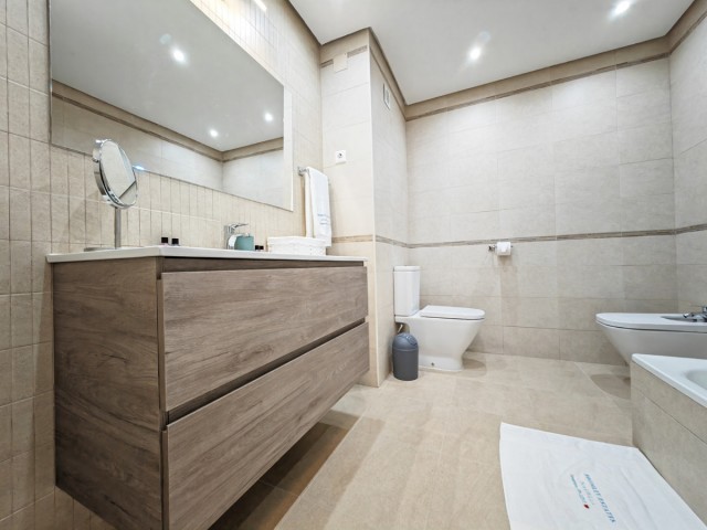 Apartamento con 2 Dormitorios  en Puerto de Cabopino