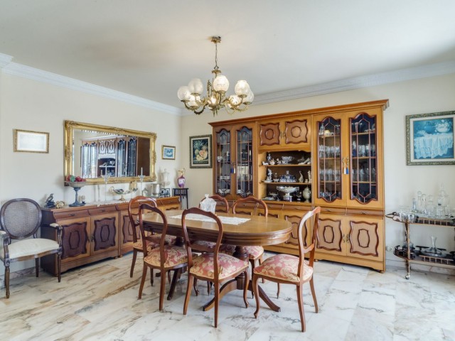Villa con 5 Dormitorios  en Marbella