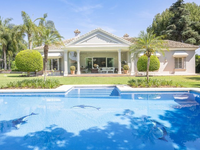4 Bedrooms Villa in Guadalmina Alta