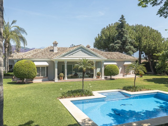4 Bedrooms Villa in Guadalmina Alta