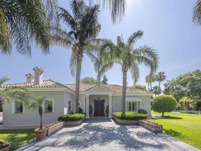 4 Bedrooms Villa in Guadalmina Alta