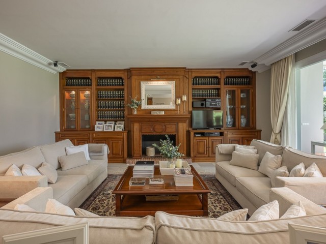 4 Bedrooms Villa in Guadalmina Alta
