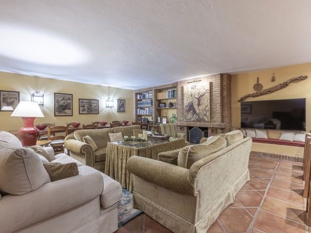 4 Bedrooms Villa in Guadalmina Alta