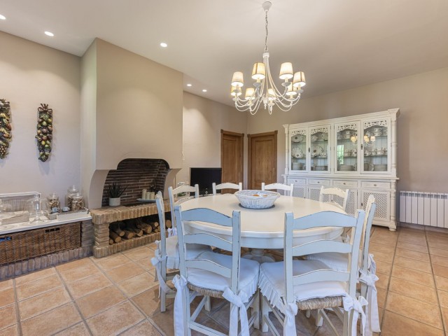 4 Bedrooms Villa in Guadalmina Alta