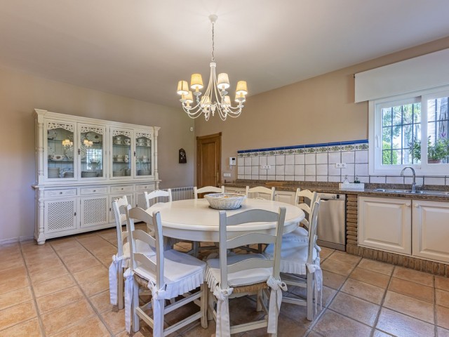 4 Bedrooms Villa in Guadalmina Alta