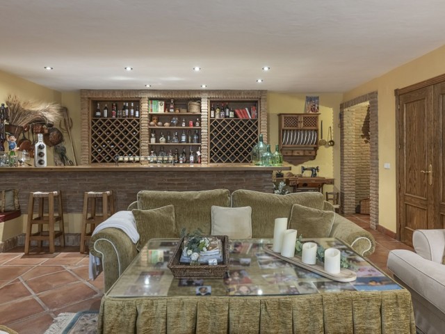 4 Bedrooms Villa in Guadalmina Alta