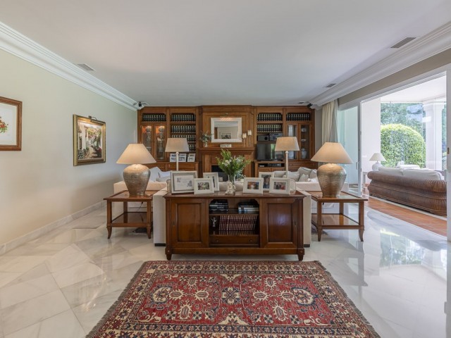 4 Bedrooms Villa in Guadalmina Alta