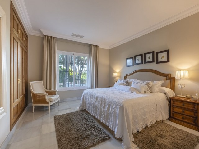 4 Bedrooms Villa in Guadalmina Alta