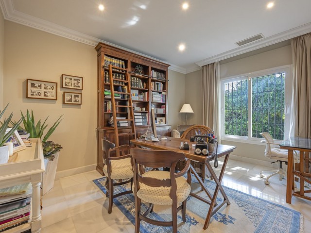 4 Bedrooms Villa in Guadalmina Alta