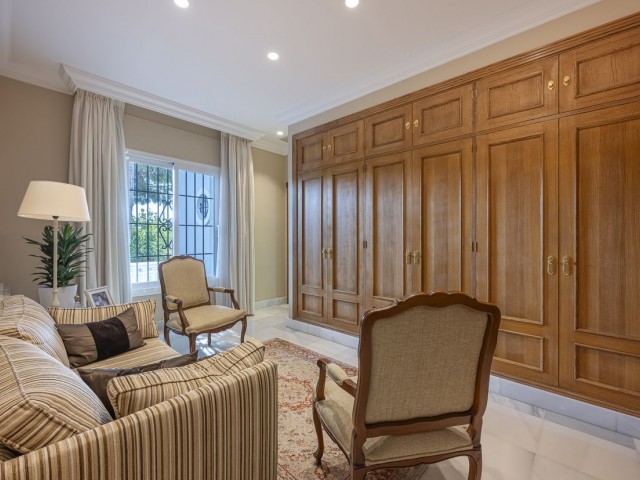 4 Bedrooms Villa in Guadalmina Alta