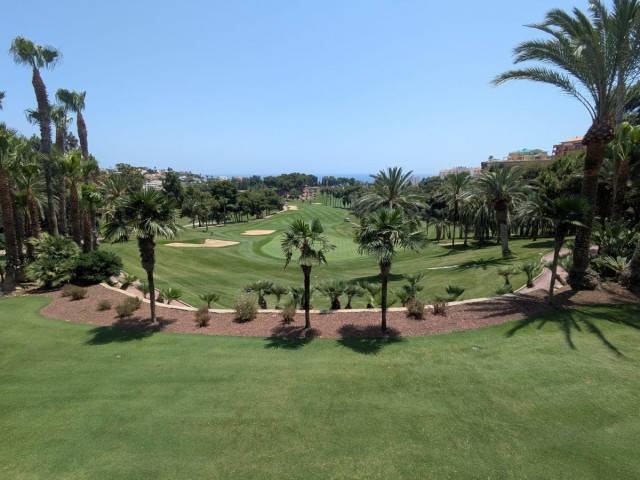 Apartment, Torrequebrada, R5070073