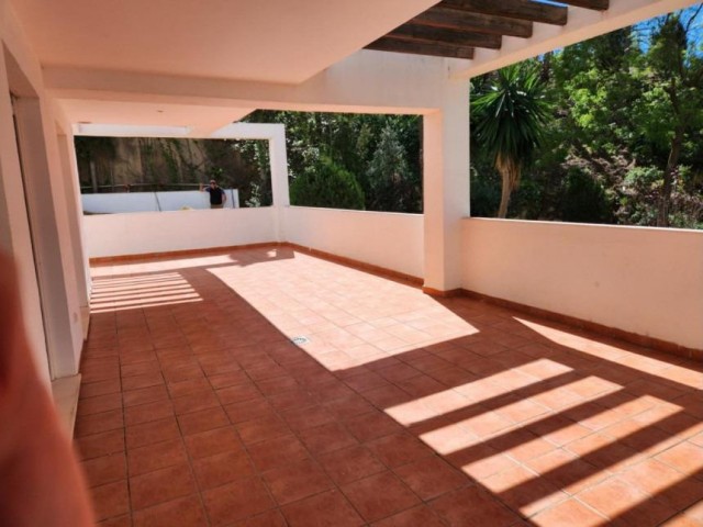 Apartamento con 2 Dormitorios  en Torrequebrada