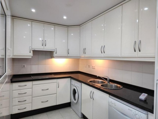 Apartamento con 2 Dormitorios  en Torrequebrada