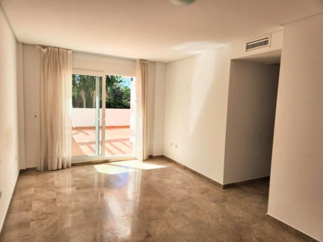 Apartamento con 2 Dormitorios  en Torrequebrada