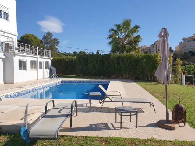 Villa avec 7 Chambres  à Elviria