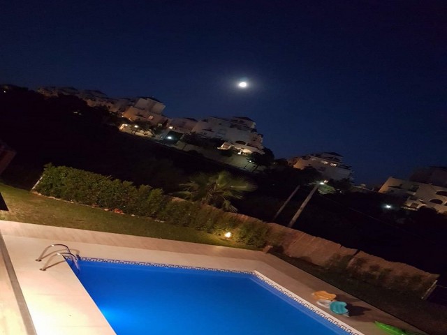 Villa avec 7 Chambres  à Elviria