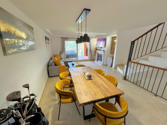 5 Schlafzimmer Reihenhaus in Artola