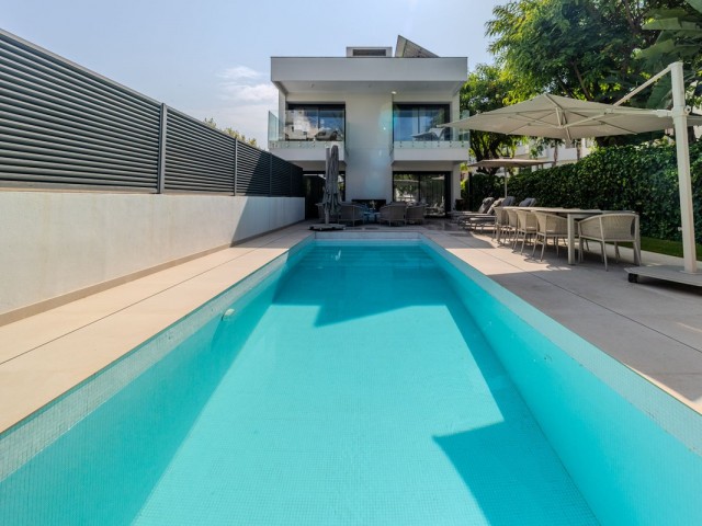 4 Bedrooms Villa in Puerto Banús