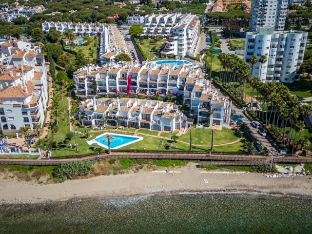 2 Bedrooms Apartment in Calahonda