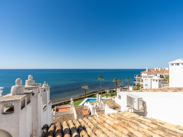 2 Bedrooms Apartment in Calahonda