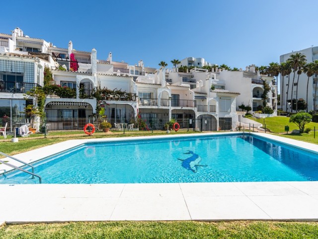 2 Bedrooms Apartment in Calahonda