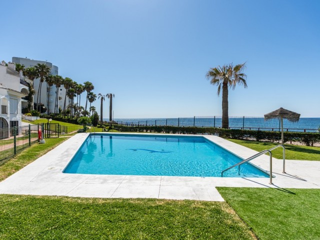 2 Bedrooms Apartment in Calahonda